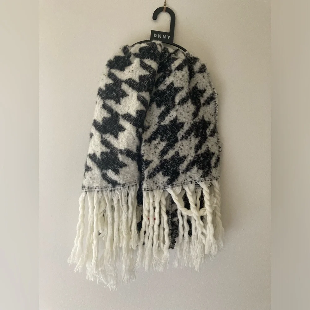 New DKNY Women's Oversized Houndstooth Fringes Scarf Black & Cream Blanket Wrap